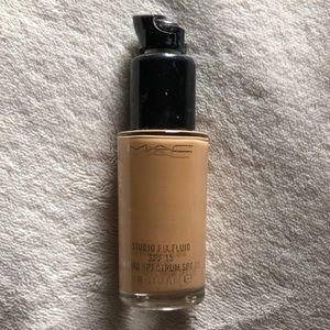 Mac Studio Fix Fluid NC30
